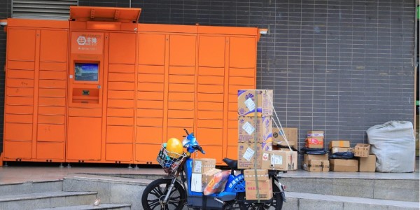 邮政、快递企业运输防控物资累计5.63万吨、包裹1.6亿件